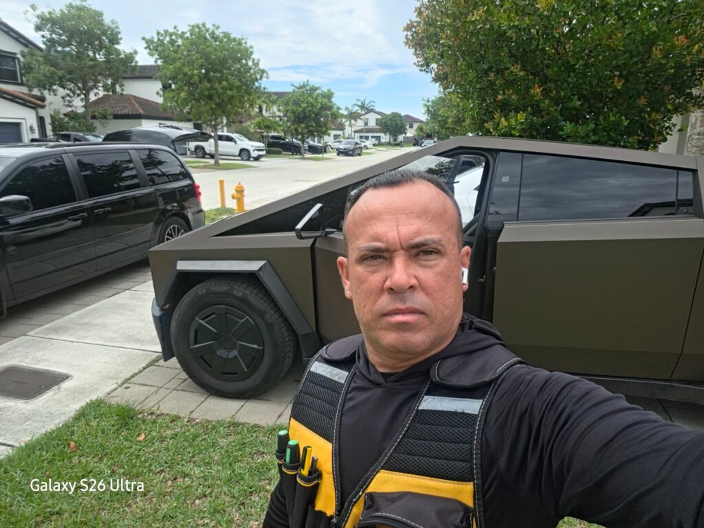 Sobre nosotros — Robert Mobile Window Tint Robert Mobile Window Tint providing window tinting en Miami next to a Tesla Cybertruck